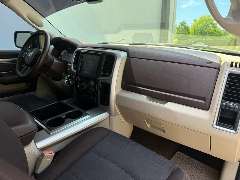 RAM 1500 Big Horn Crew Cab 4WD 2015