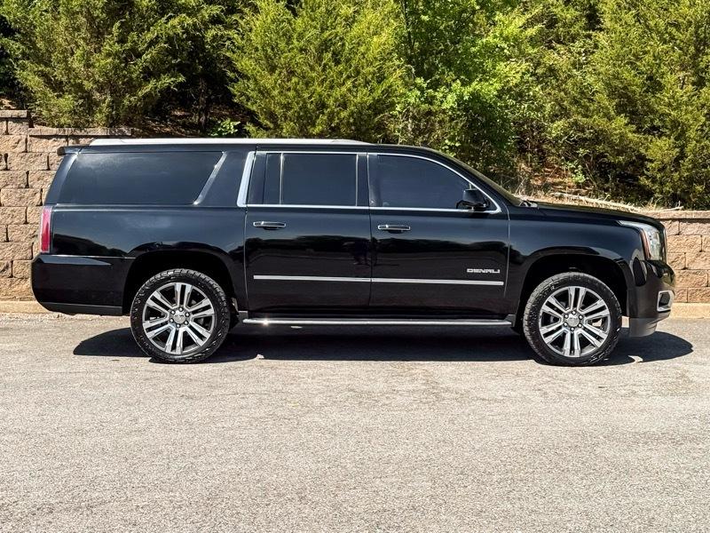 GMC Yukon XL Denali 4WD 2019