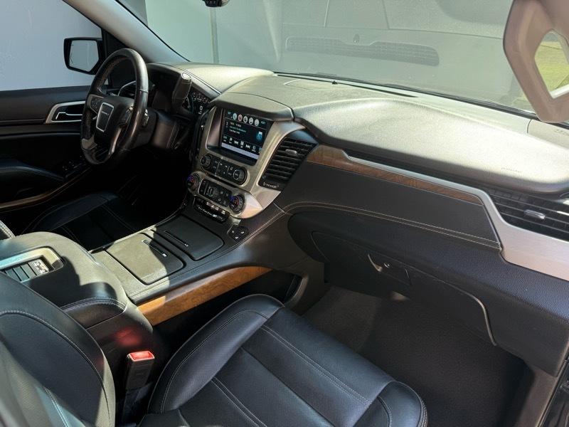 GMC Yukon XL Denali 4WD 2019