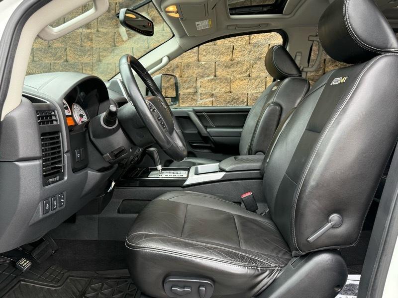 Nissan Titan PRO-4X Crew Cab 4WD 2013