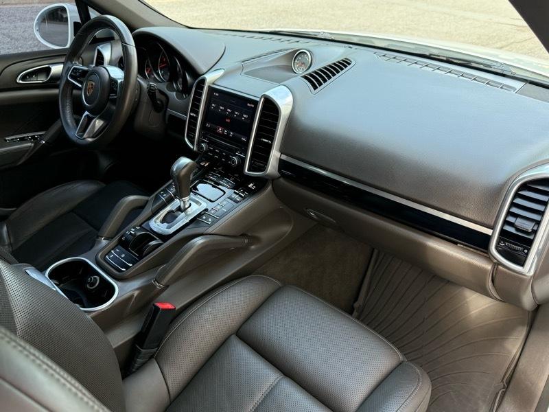 Porsche Cayenne Platinum Edition AWD 2017