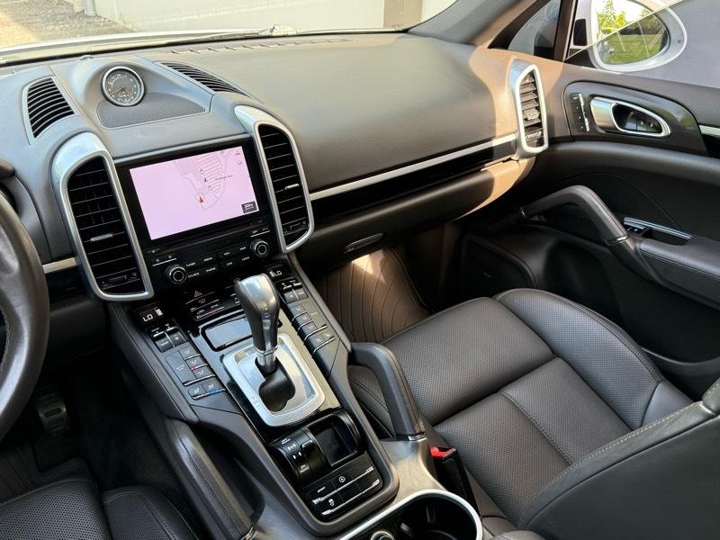 Porsche Cayenne Platinum Edition AWD 2017