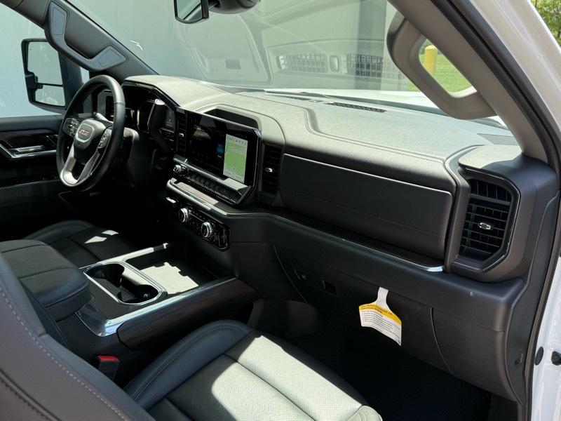 GMC Sierra 2500HD SLT Crew Cab 4WD 2025
