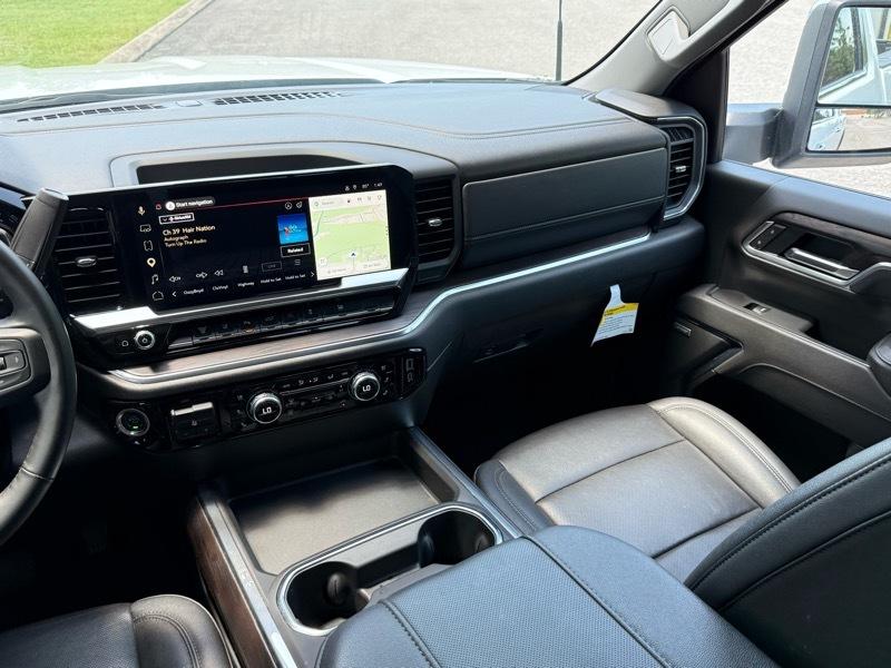 GMC Sierra 2500HD SLT Crew Cab 4WD 2025
