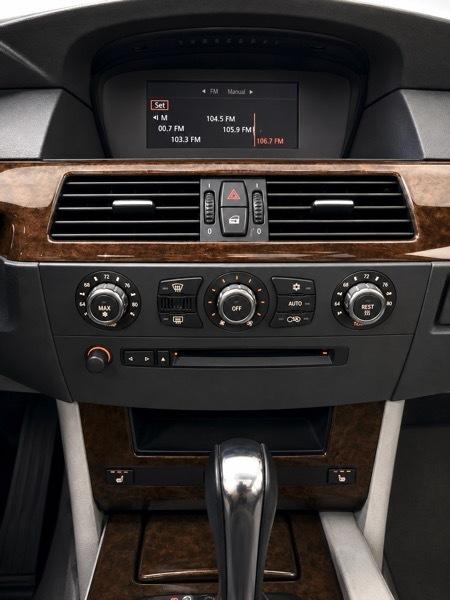 BMW 5-Series Sport Wagon 530xiT 2006