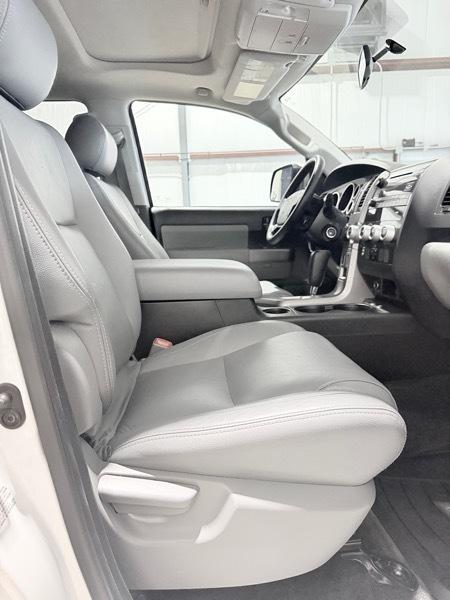 Toyota Sequoia SR5 4.6L 4WD 2012