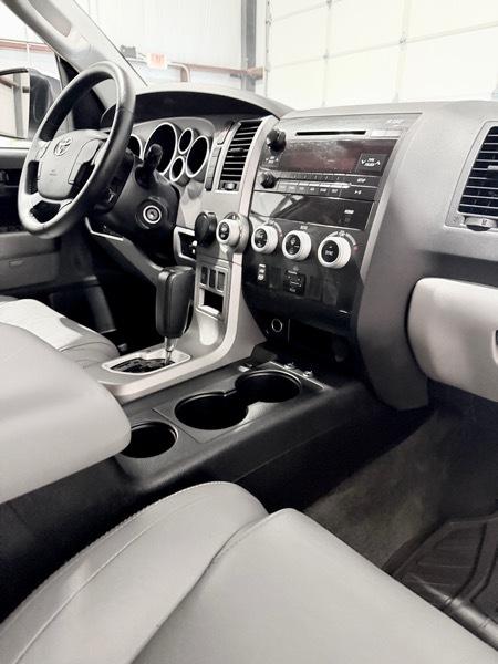 Toyota Sequoia SR5 4.6L 4WD 2012