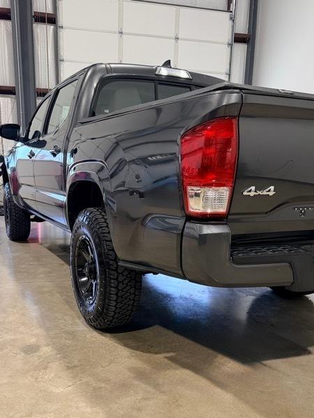 Toyota Tacoma Double Cab 4WD 2017