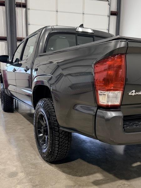 Toyota Tacoma Double Cab 4WD 2017
