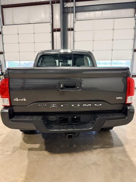 Toyota Tacoma Double Cab 4WD 2017
