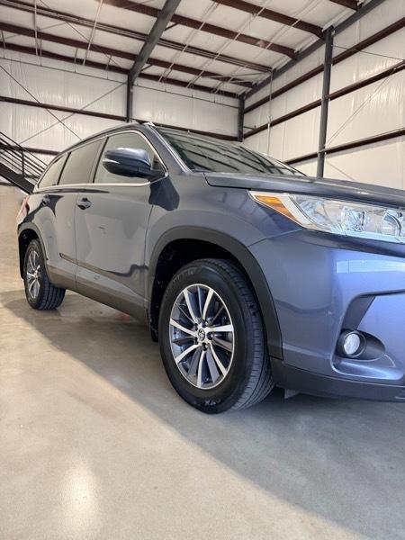 Toyota Highlander XLE AWD V6 2019