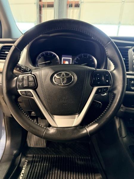 Toyota Highlander XLE AWD V6 2019