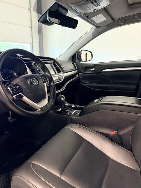 Toyota Highlander XLE AWD V6 2019