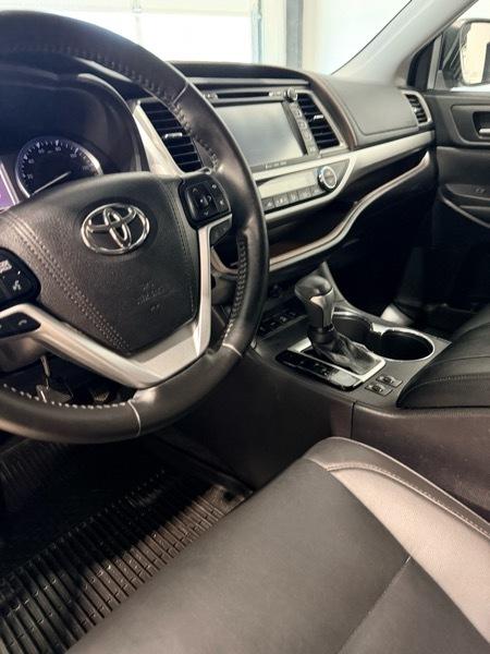 Toyota Highlander XLE AWD V6 2019