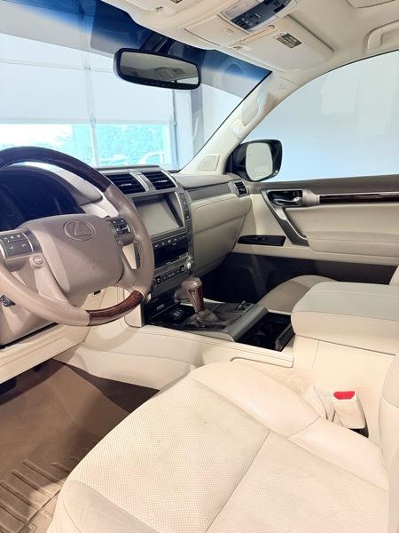Lexus GX 460 Base 4D SUV 4WD 2017