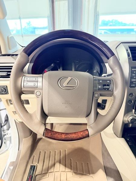 Lexus GX 460 Base 4D SUV 4WD 2017