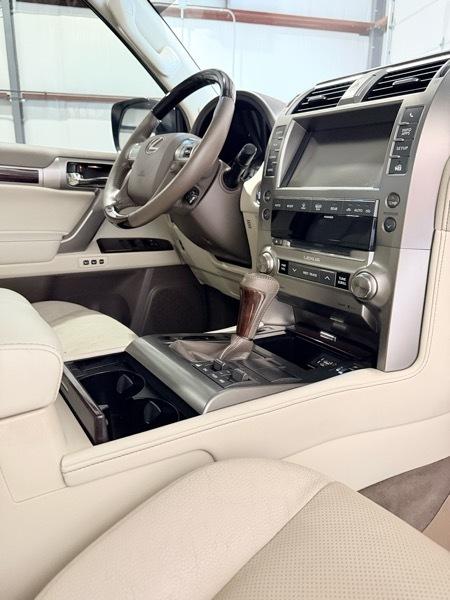 Lexus GX 460 Base 4D SUV 4WD 2017