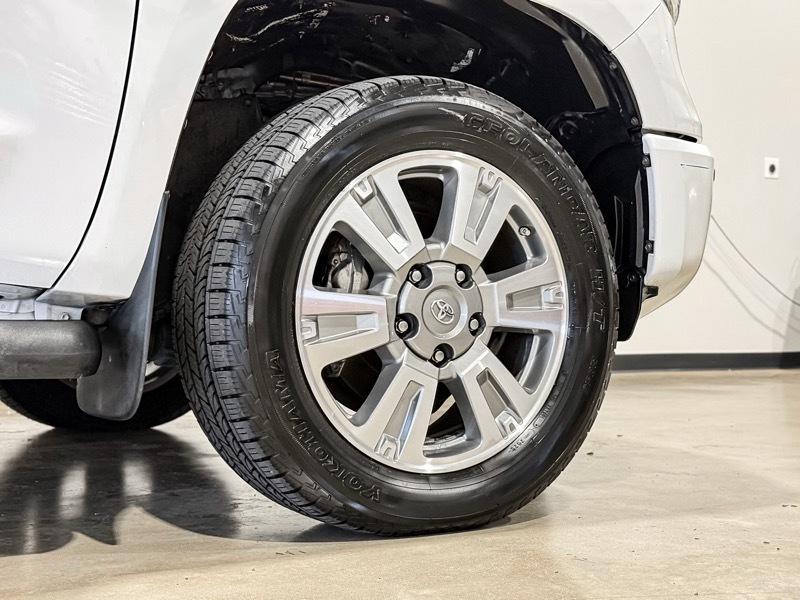 Toyota Tundra Platinum CrewMax 5.7L FFV 4WD 2017