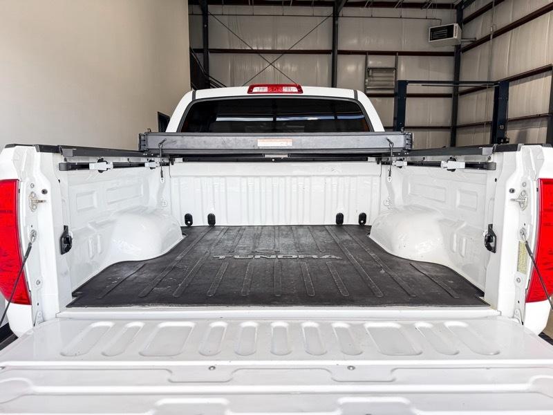 Toyota Tundra Platinum CrewMax 5.7L FFV 4WD 2017