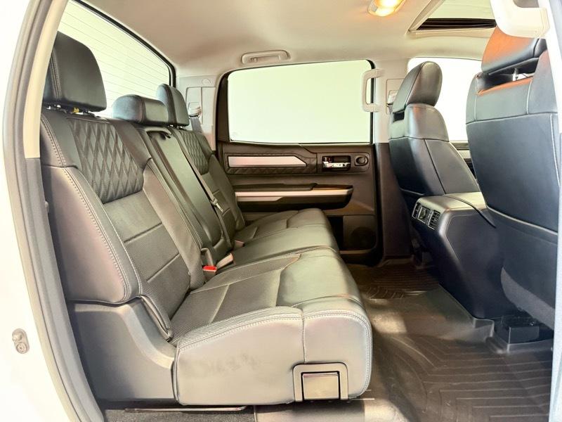 Toyota Tundra Platinum CrewMax 5.7L FFV 4WD 2017