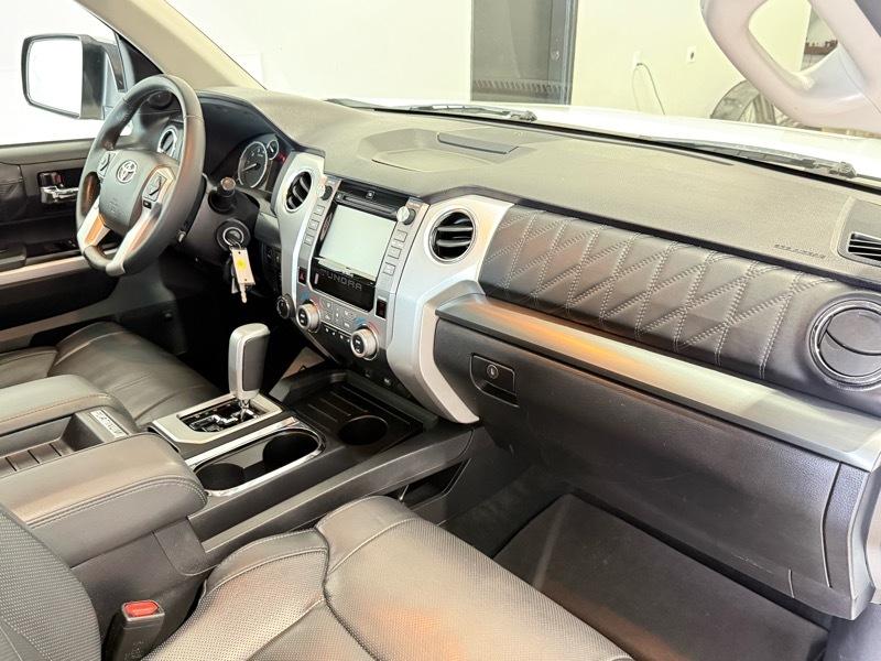 Toyota Tundra Platinum CrewMax 5.7L FFV 4WD 2017