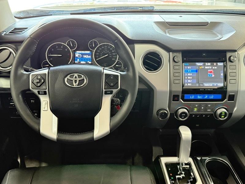 Toyota Tundra Platinum CrewMax 5.7L FFV 4WD 2017