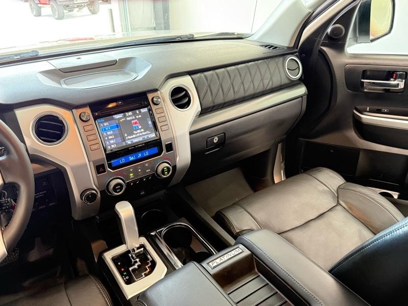 Toyota Tundra Platinum CrewMax 5.7L FFV 4WD 2017