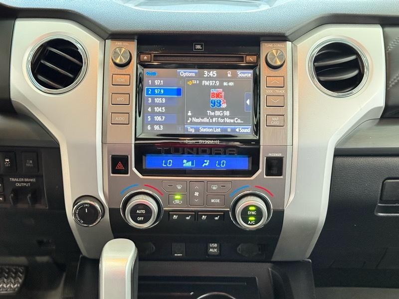 Toyota Tundra Platinum CrewMax 5.7L FFV 4WD 2017