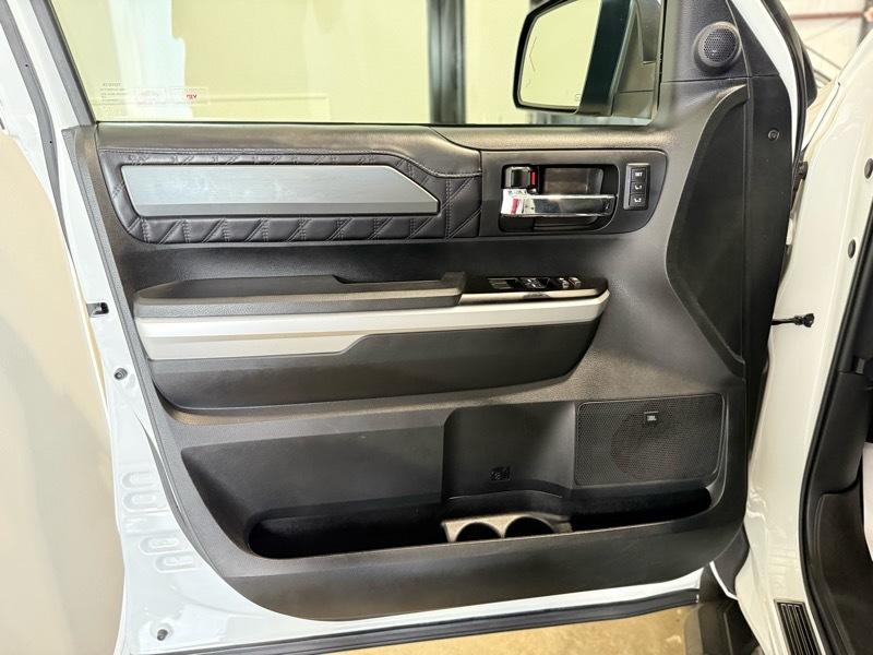 Toyota Tundra Platinum CrewMax 5.7L FFV 4WD 2017