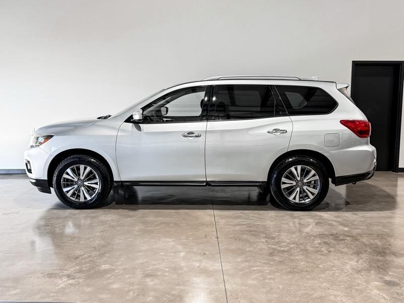 Nissan Pathfinder SV 4WD 2019