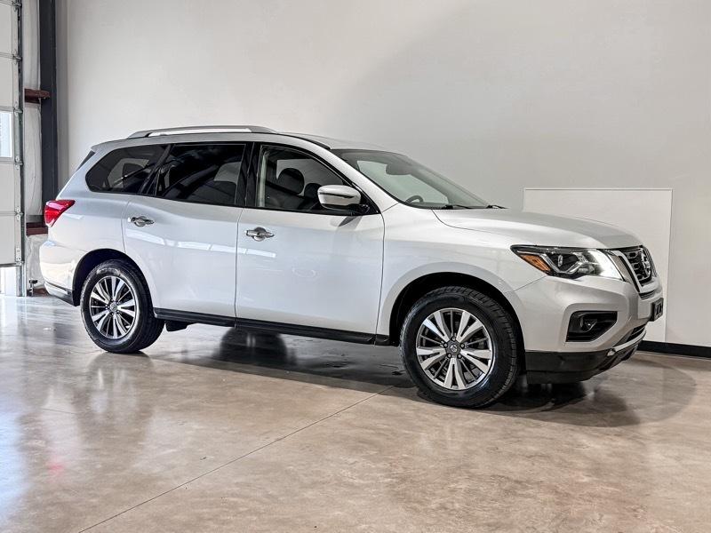 Nissan Pathfinder SV 4WD 2019