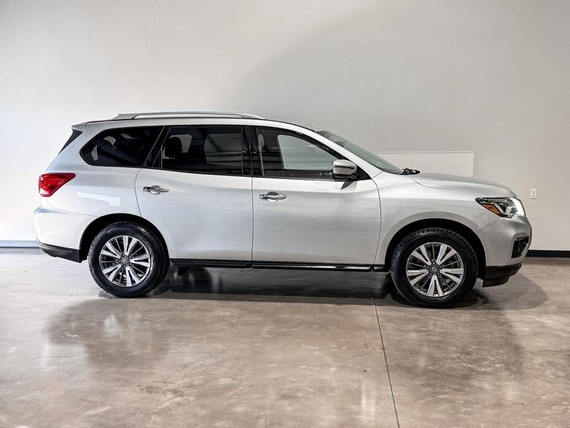 Nissan Pathfinder SV 4WD 2019
