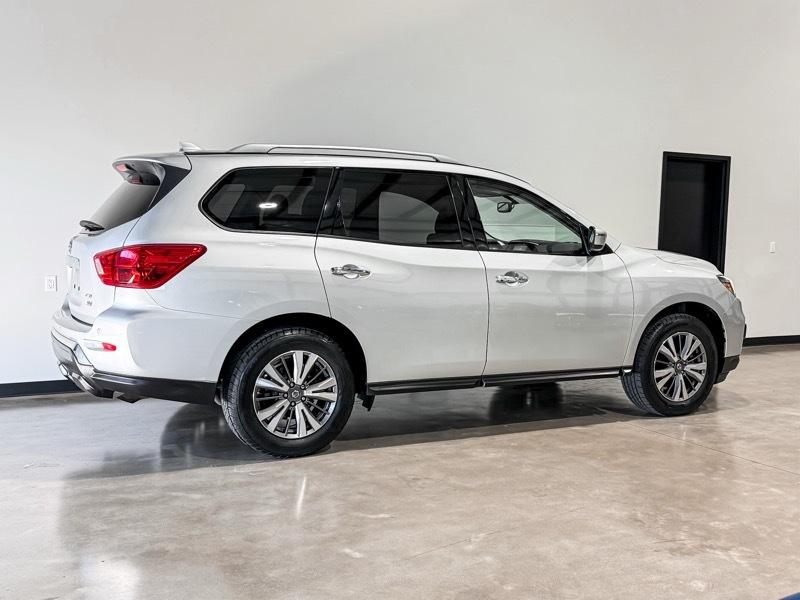 Nissan Pathfinder SV 4WD 2019