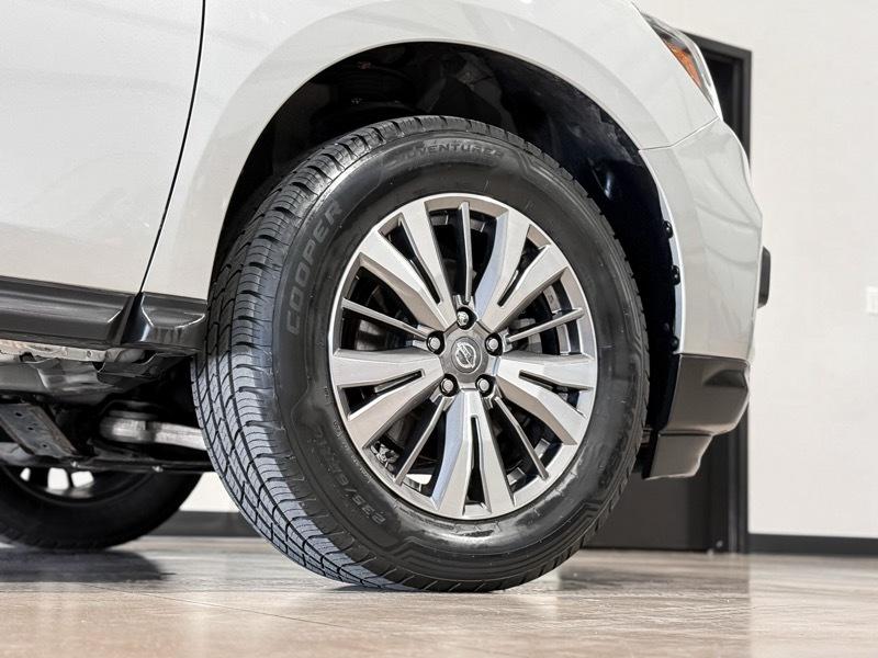 Nissan Pathfinder SV 4WD 2019