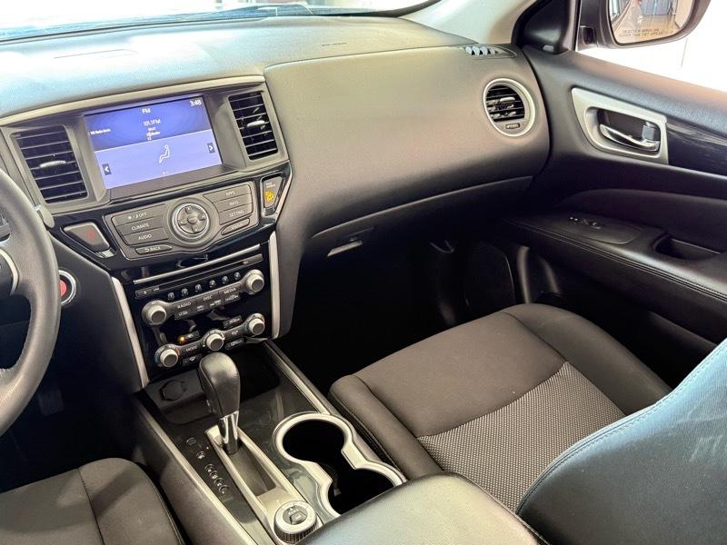 Nissan Pathfinder SV 4WD 2019