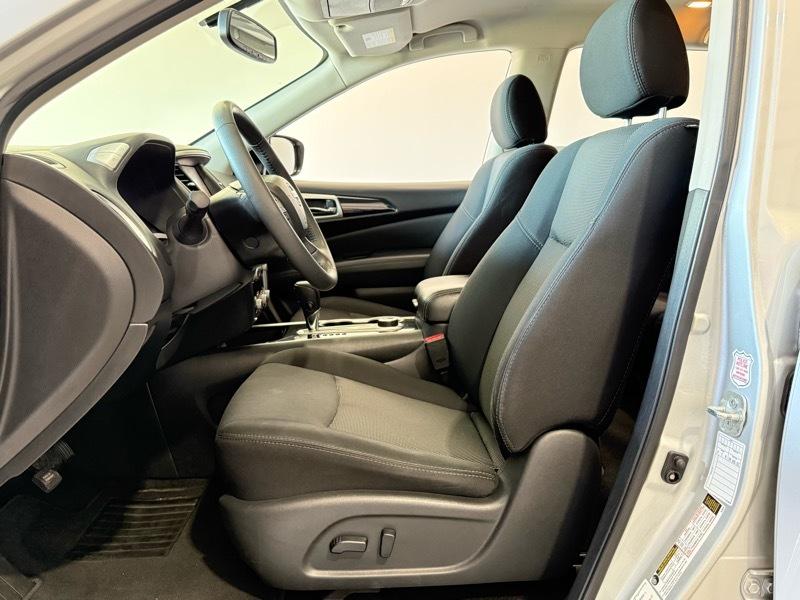 Nissan Pathfinder SV 4WD 2019