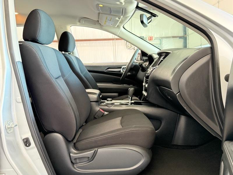 Nissan Pathfinder SV 4WD 2019