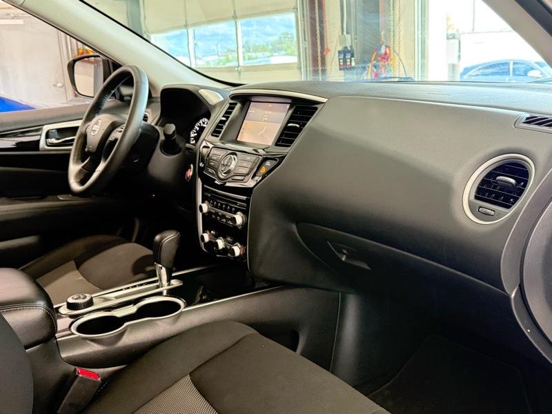 Nissan Pathfinder SV 4WD 2019