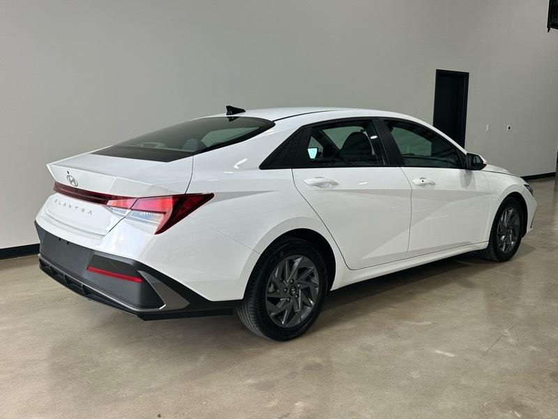 Hyundai Elantra SEL 2024