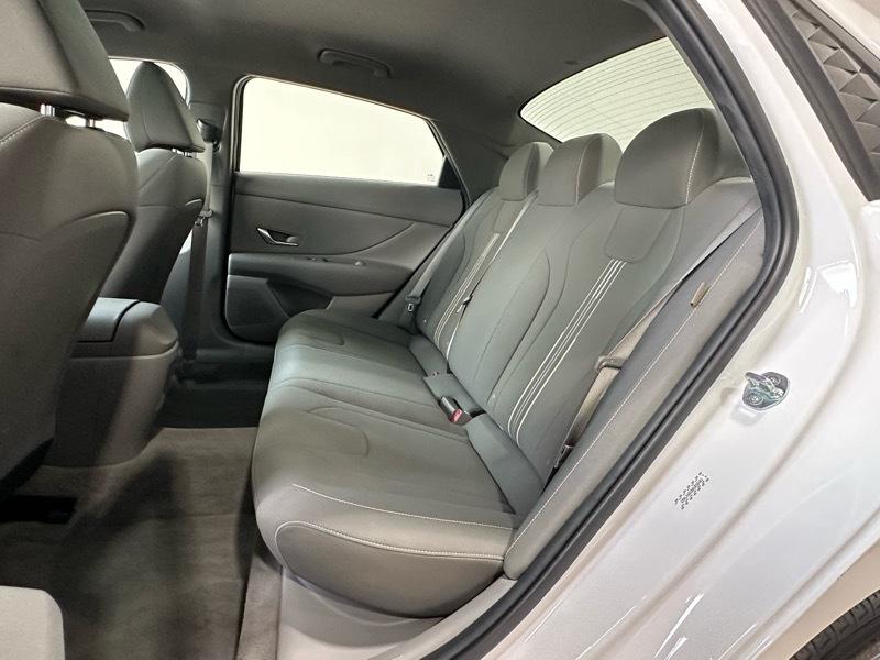 Hyundai Elantra SEL 2024