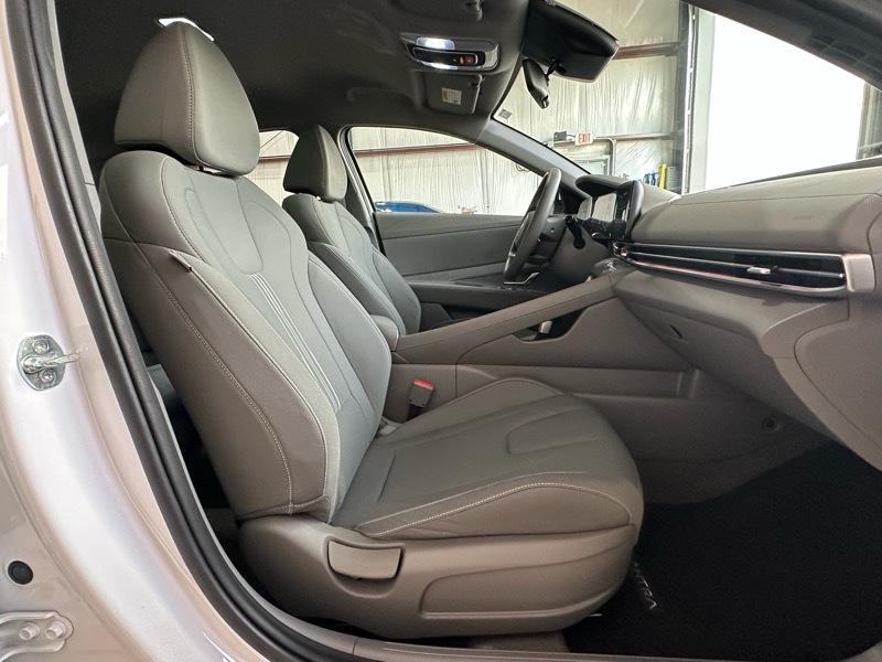 Hyundai Elantra SEL 2024