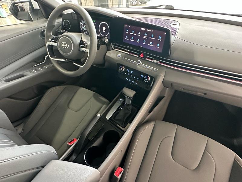 Hyundai Elantra SEL 2024