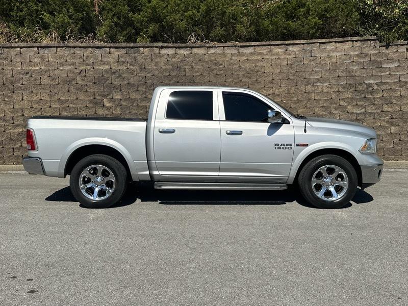 RAM 1500 Laramie Crew Cab SWB 4WD 2016