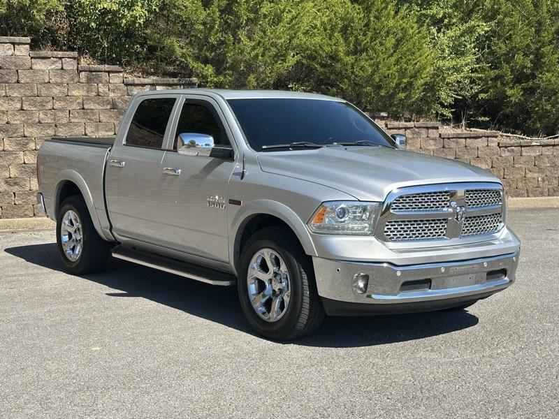 RAM 1500 Laramie Crew Cab SWB 4WD 2016