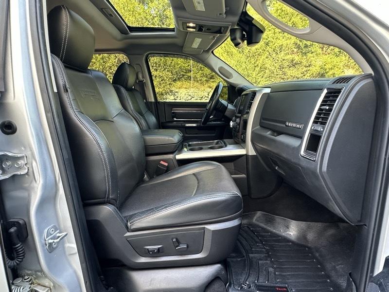 RAM 1500 Laramie Crew Cab SWB 4WD 2016