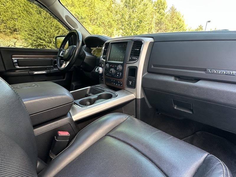 RAM 1500 Laramie Crew Cab SWB 4WD 2016