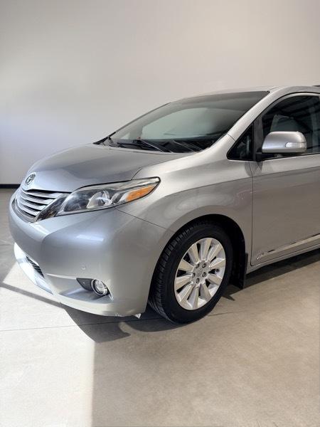 Toyota Sienna XLE FWD 8-Passenger V6 2015
