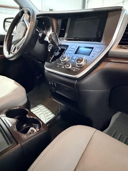 Toyota Sienna XLE FWD 8-Passenger V6 2015
