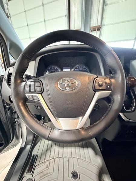Toyota Sienna XLE FWD 8-Passenger V6 2015