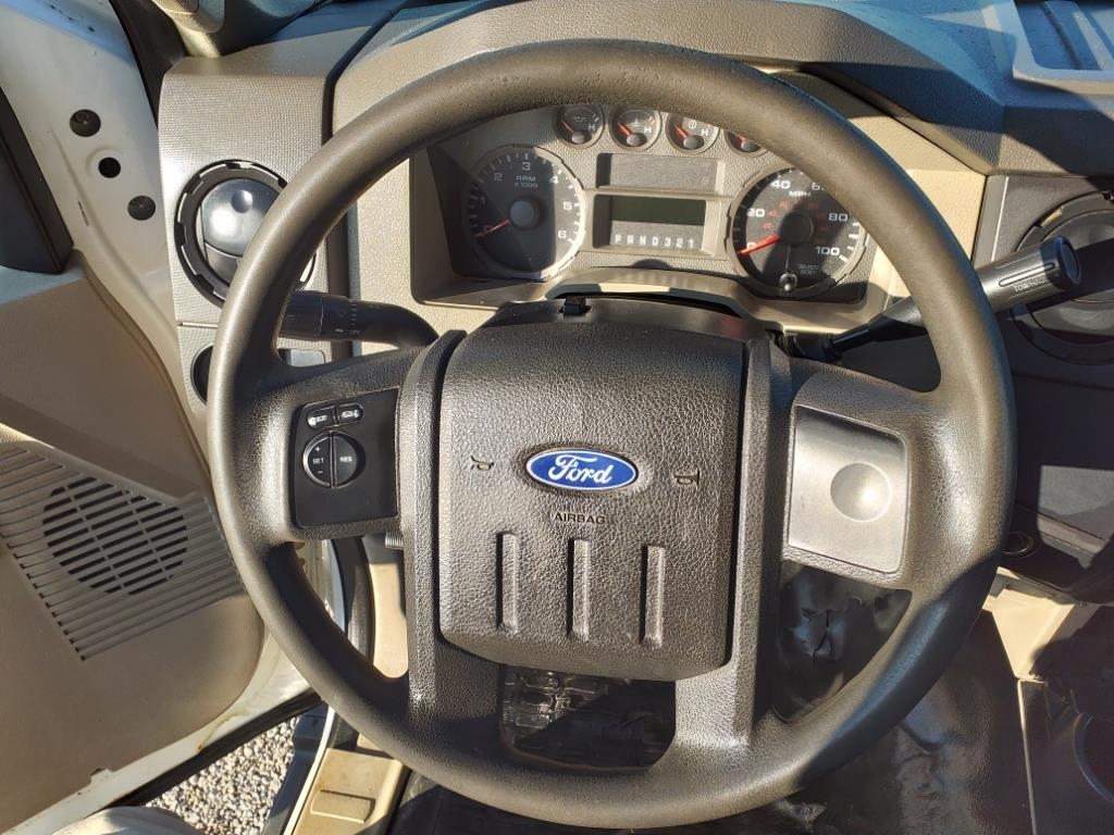 Ford F-350 SD 2WD Reg Cab 137" XL 2008